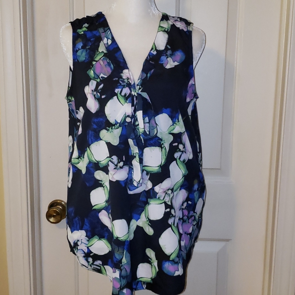 Banana Republic Shell / Tank Floral Top with Tie Front. Medium